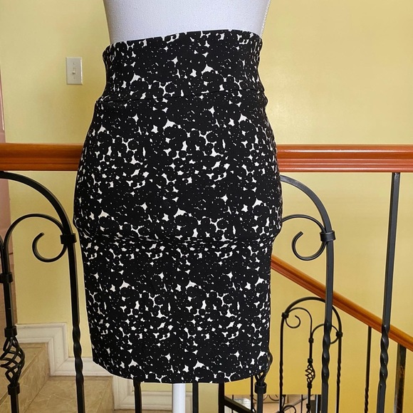 Margaret M Dresses & Skirts - Margaret black/white mini skirt size XS